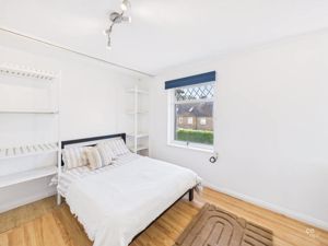 BEDROOM - click for photo gallery